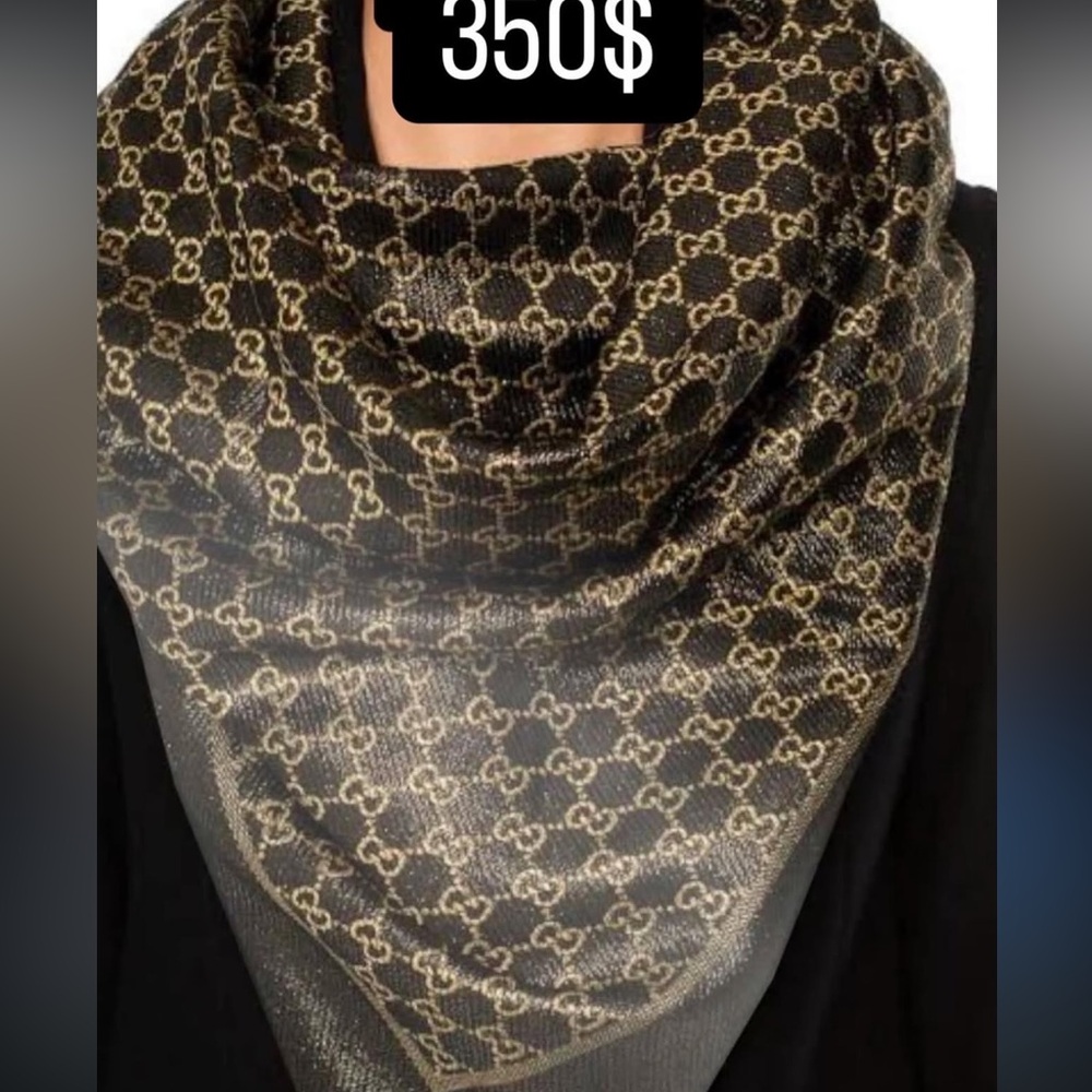 Gucci Black and Gold Scarf